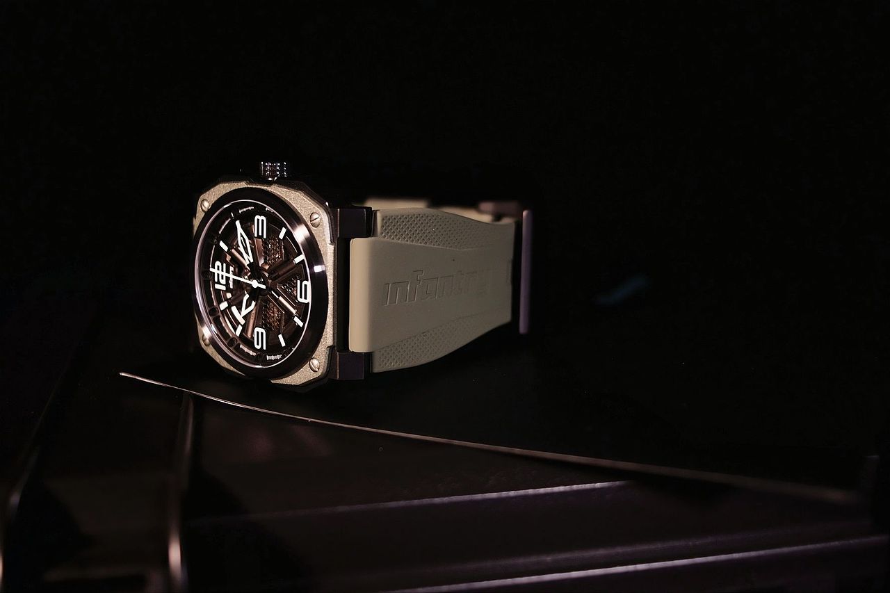 鹰轰黑武士飞行员腕表摄影