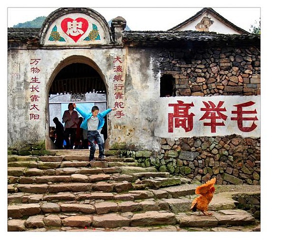 片中故事年代跨度较大 我选择了位于四川成都青白江的城厢镇 来表达新中国解放初期的场景。