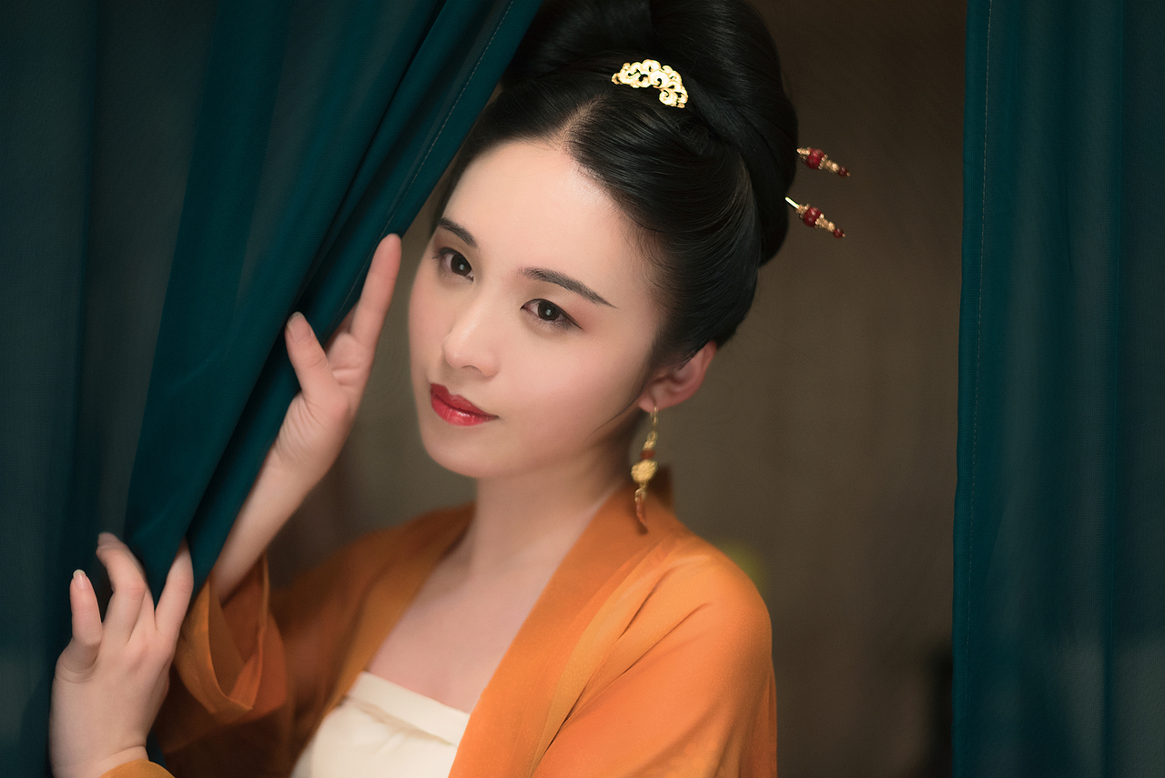 小院闲窗春已深（图ZMTEyMDE4NTQw） - 人像摄影 - 站酷设计师摄影的家俊原创素材 - 站酷ZCOOL