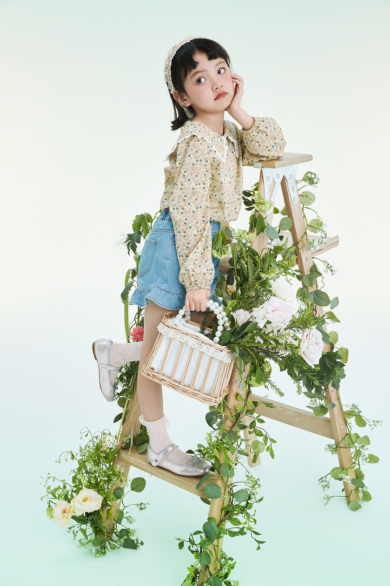 与春⾊的契合/⼥孩的⼩花园