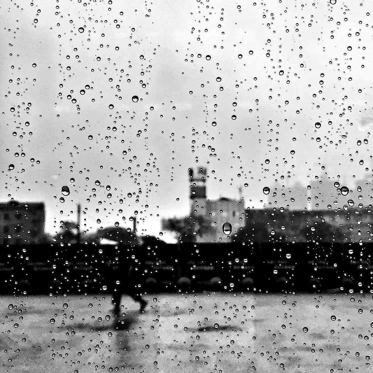 虽然此刻的心情是复杂的,但还是要压抑,留住情绪.