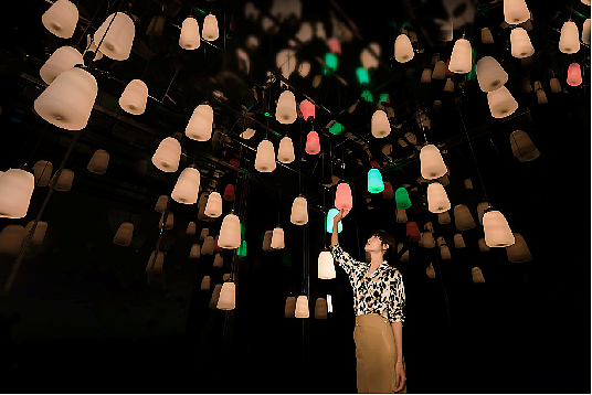 首家全方位星空艺术馆整馆输出梵高星空馆解决方案