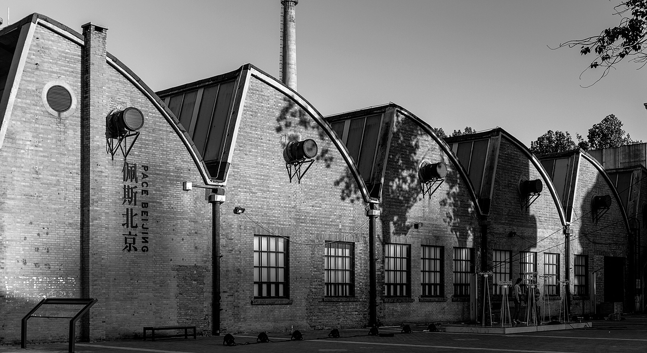 798标志性建筑—佩斯北京 br>去的不是时候,他们的展会还正在准备.