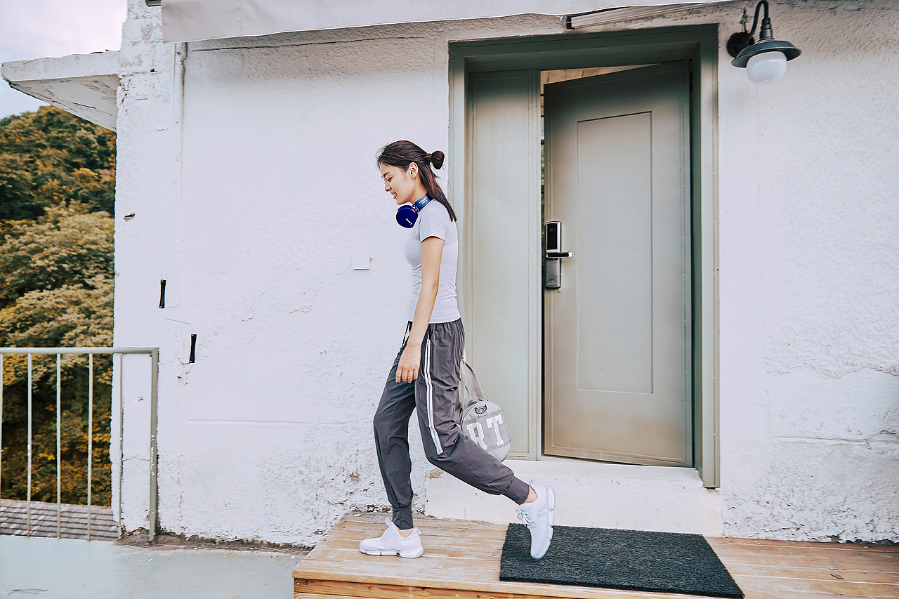 运动品牌拍摄（图ZMTU0MTgwMzEy） - 人像摄影 - 站酷设计师小猪配齐原创素材 - 站酷ZCOOL