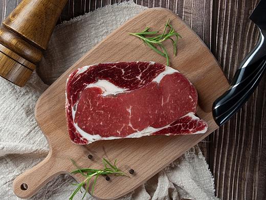 现代西餐厅牛排