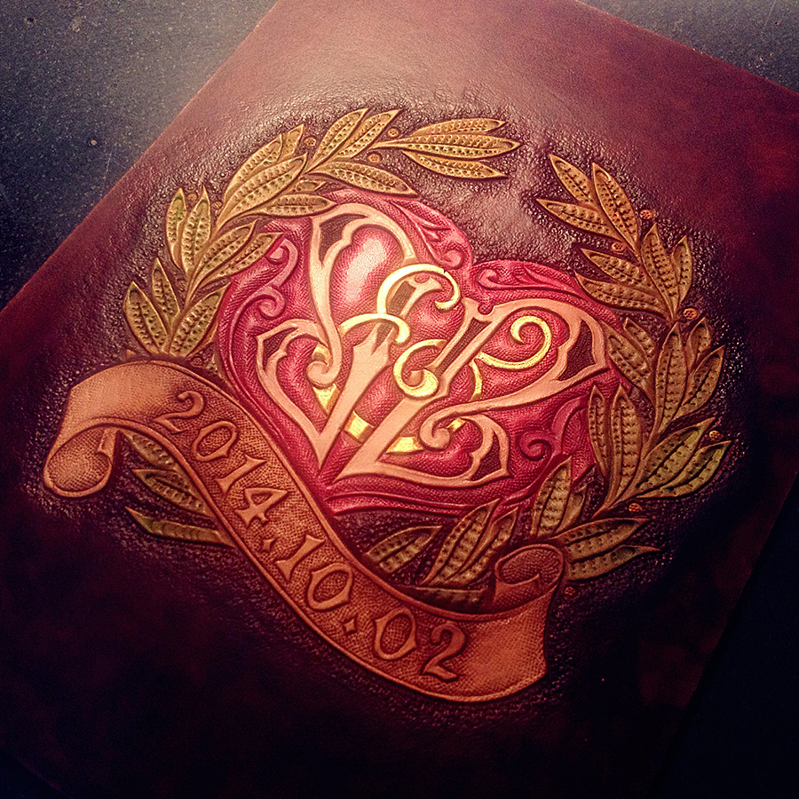 另一位高中小伙伴的结婚礼物,两人都姓白,就用两个人的姓氏首字母“B”组成了一个心形,用&结合起来。