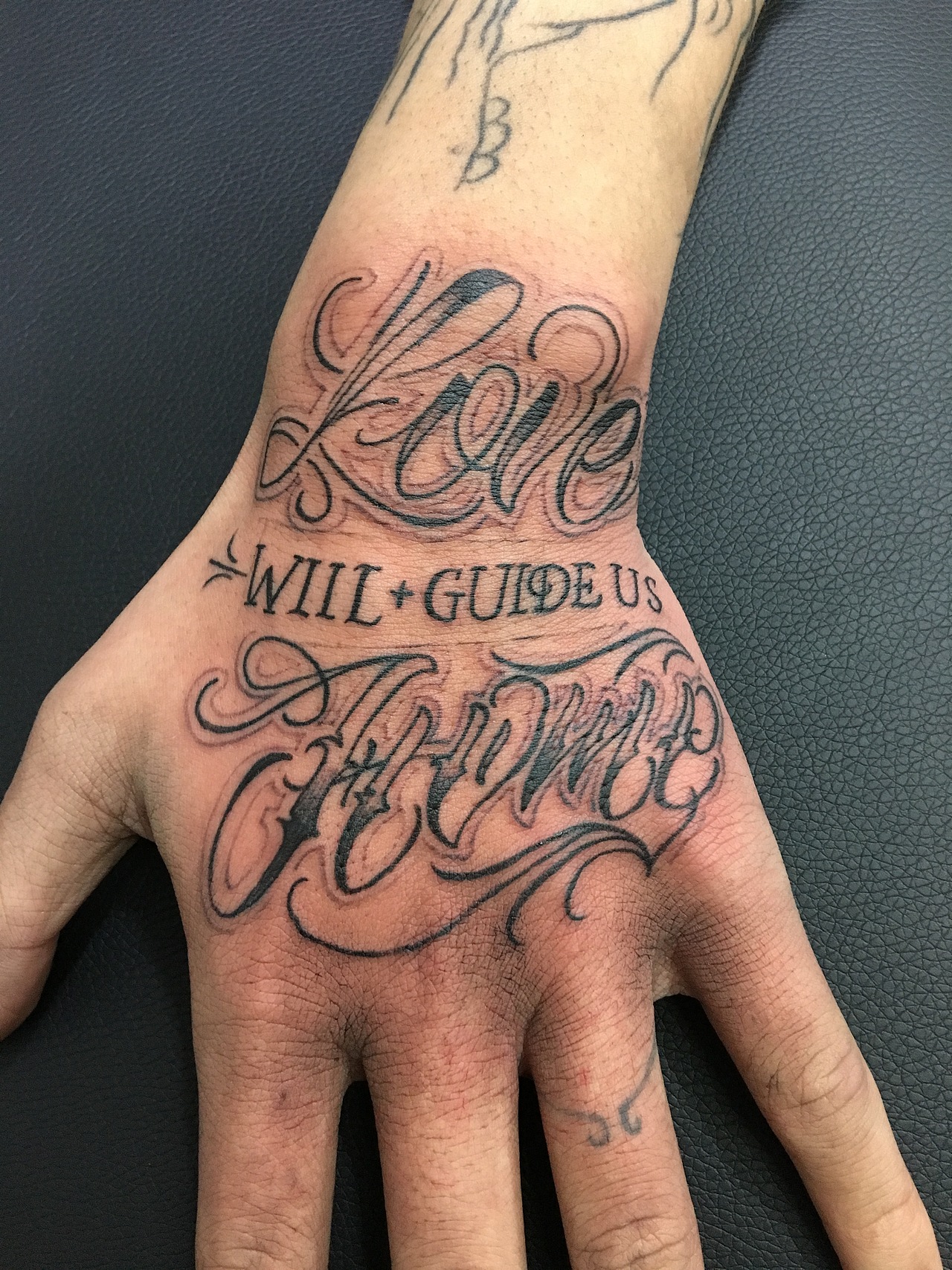 英文小字母纹身花体奇卡诺纹身吴江酷客纹身