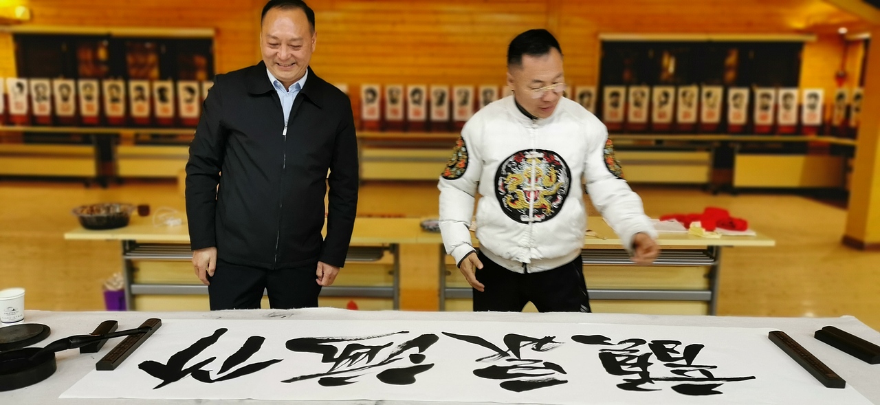 聚马凉石 公益事业 书法题字 云冰山剧照（图ZMTk0MzQ4NDM2） - 人文/纪实摄影 - 站酷设计师聚马凉石原创素材 - 站酷ZCOOL