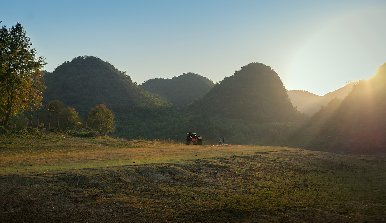 北弓夕阳的背影