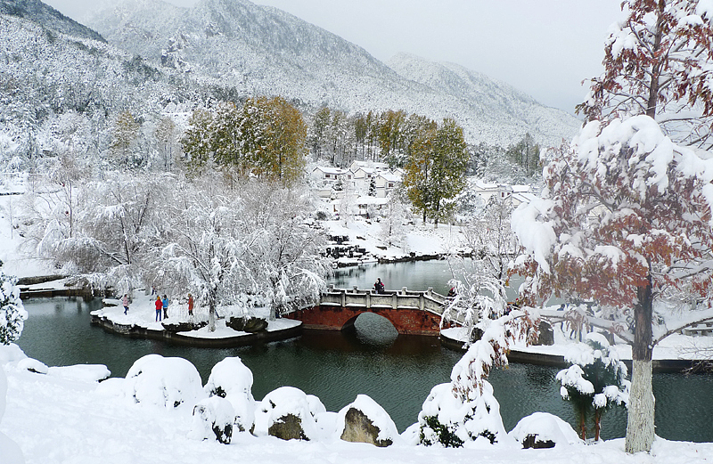 《要坚持画画》—下雪啦（图ZMTMwNzA1OTI=） - 艺术插画 - 站酷设计师李沐霖Morning原创素材 - 站酷ZCOOL