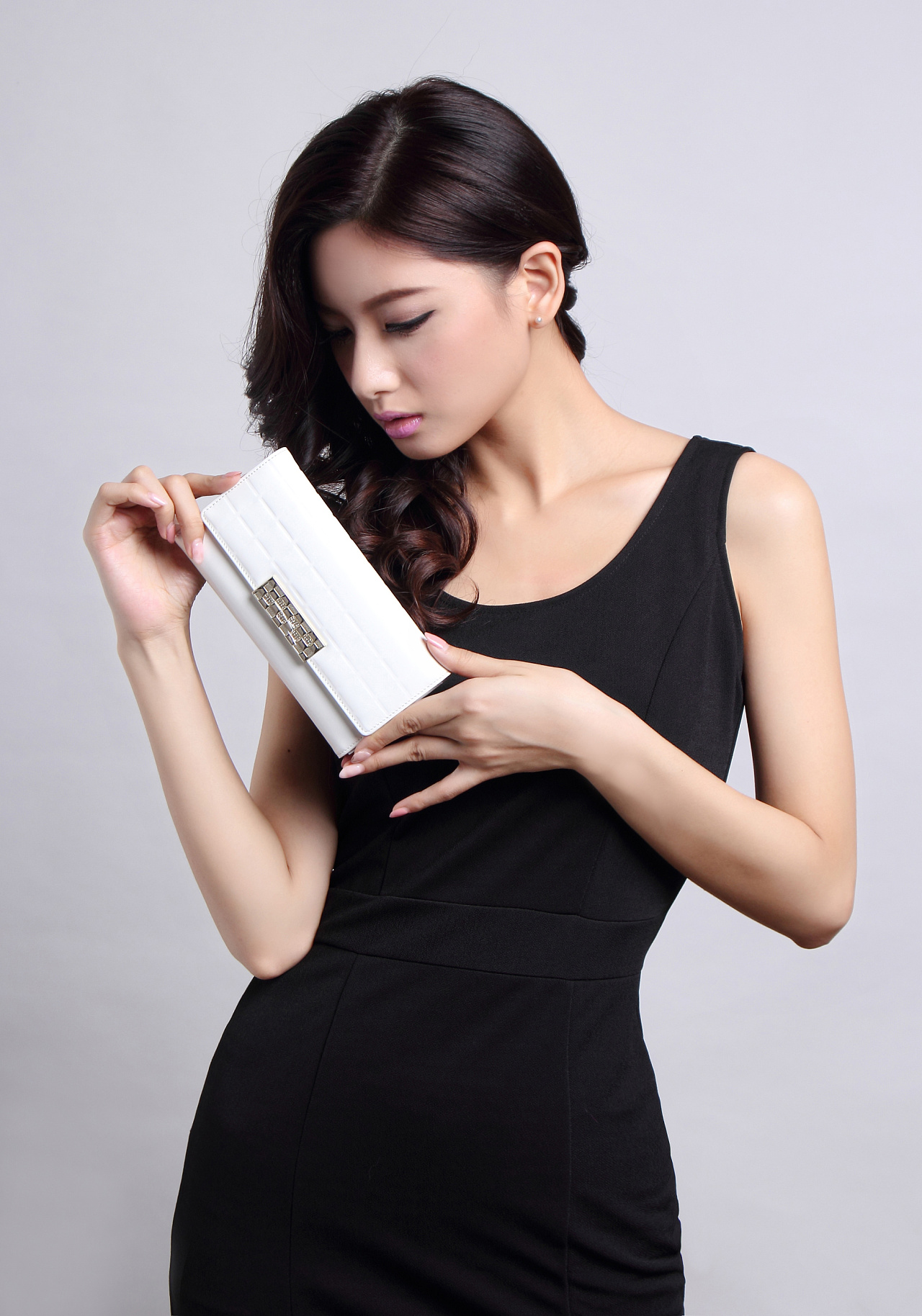 女手包钱真皮包模特拍照 广州皮具摄影 淘宝包包模特拍照