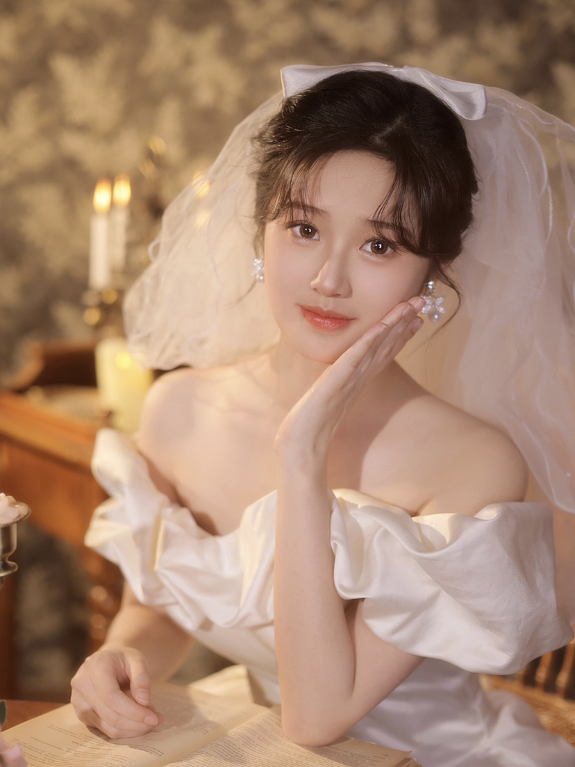 爱自己的大方美丽明艳动人👰复古单人婚纱