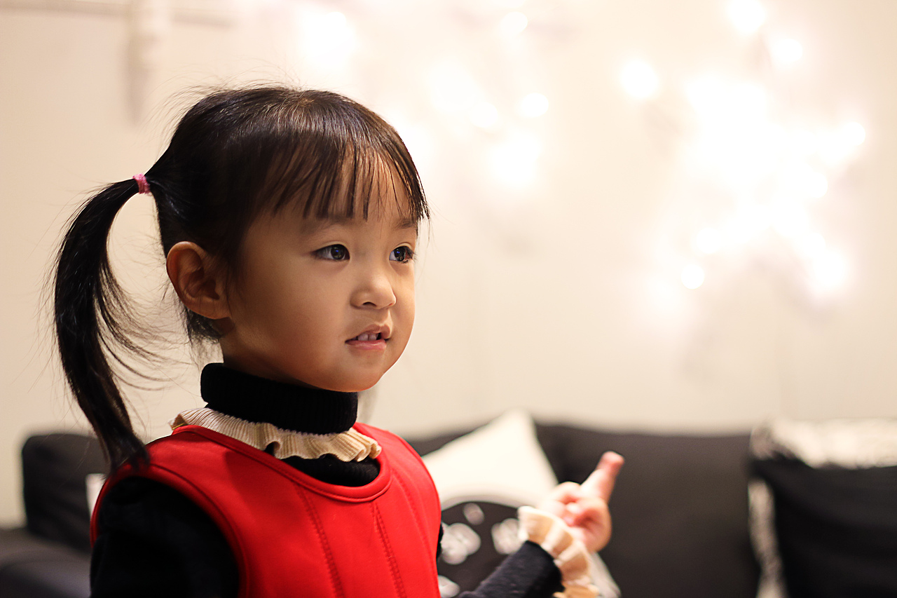 宜家行之天真无邪小美女