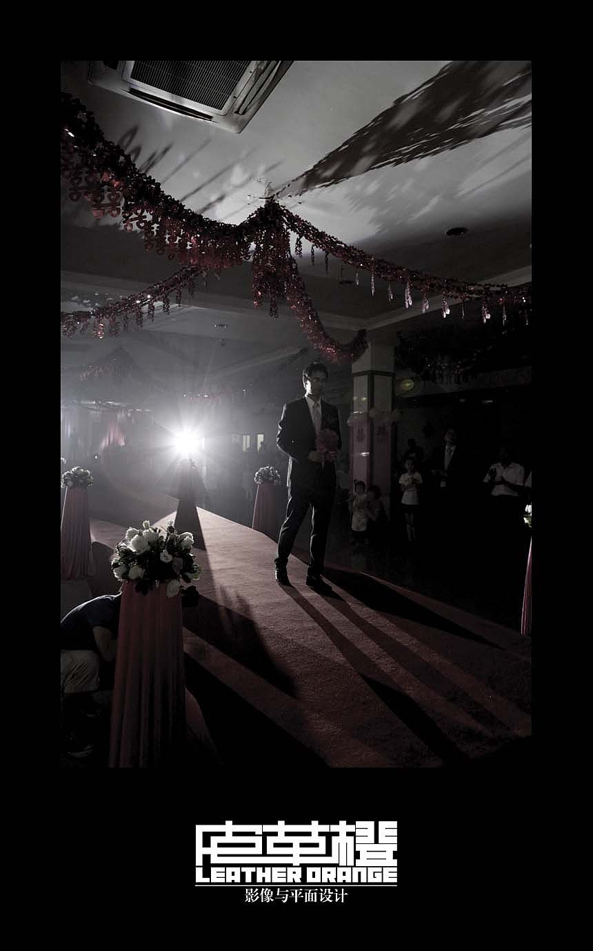 发现瞬间的感动,轻轻记录下您的婚礼的每一个细节——皮革橙影像与平面设计。
