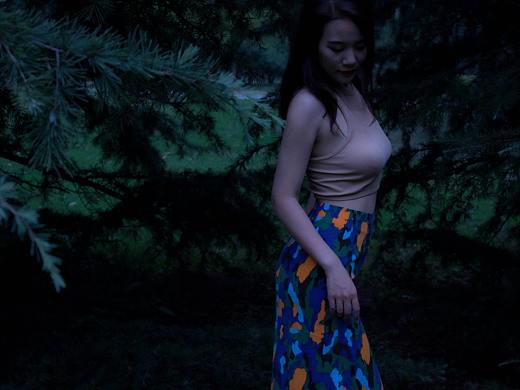 八月的闷热与少女