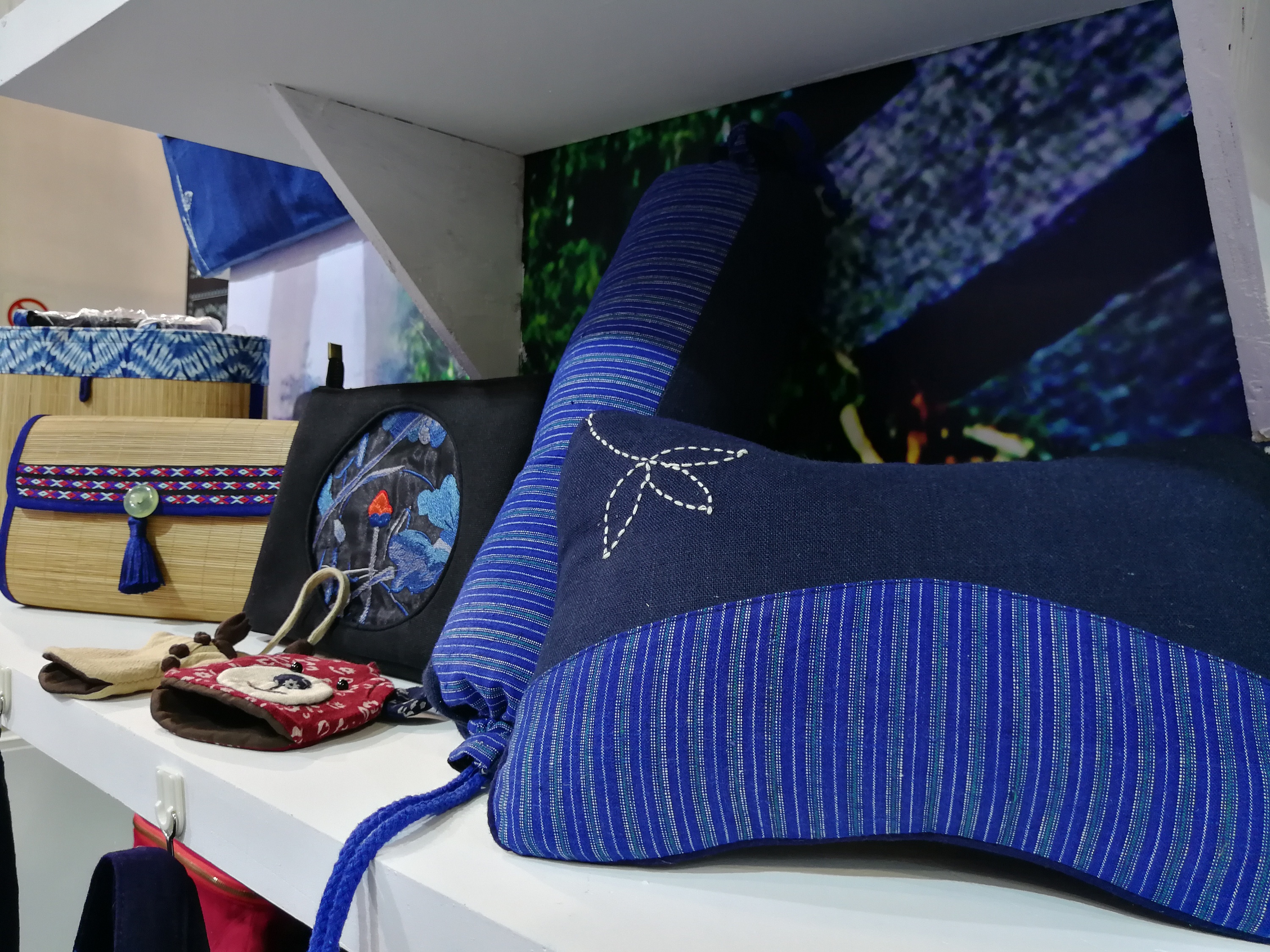 贵州布依阿妈文创产品走进海峡两岸文博会