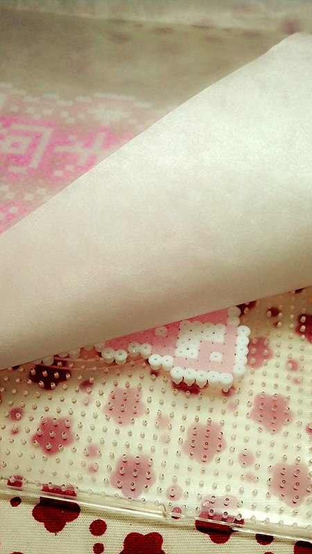 悄悄掀起来看一下,粘到一起了吧?