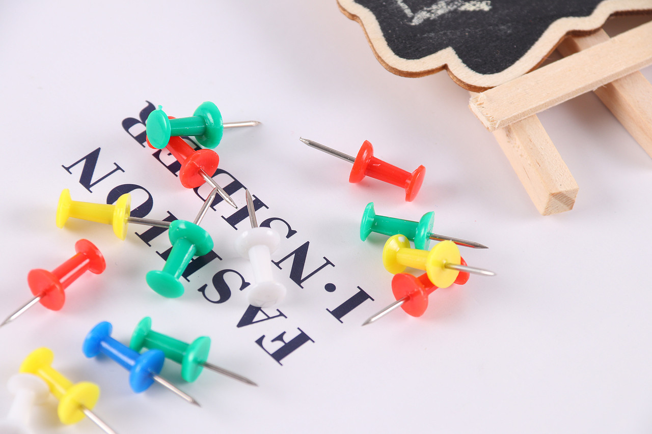 B12文具电教\C15-装订用品\V06彩色图钉