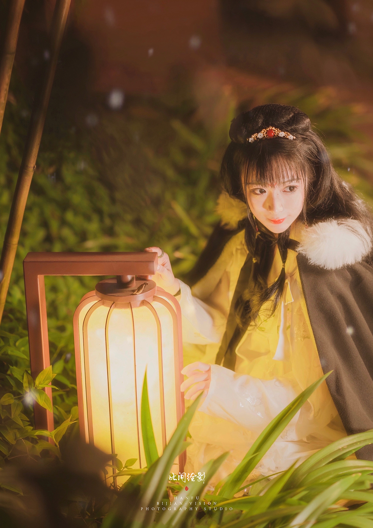 汉服之夜游凌云（图ZMjMwNjQ3NjAw） - 人像摄影 - 站酷设计师比间绘影原创素材 - 站酷ZCOOL