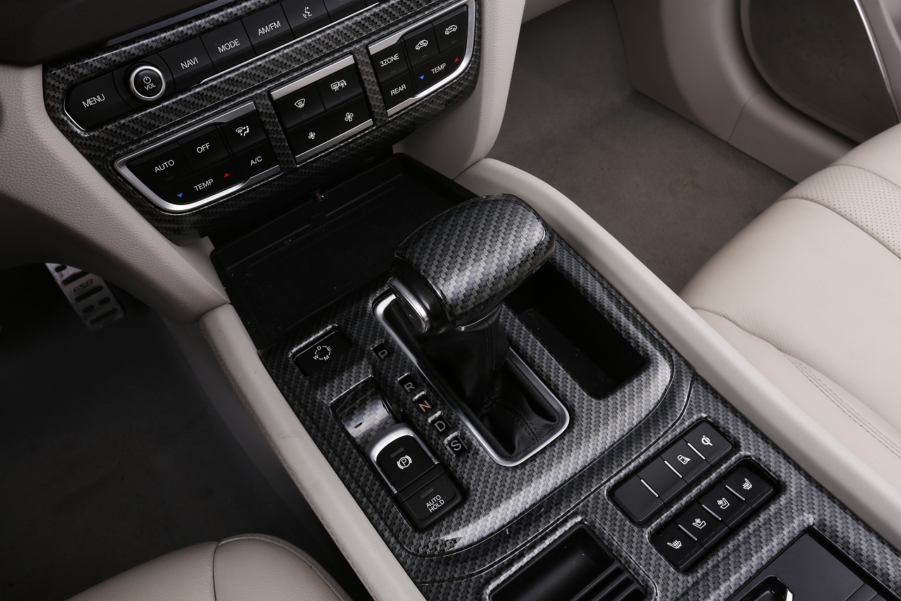 碳纤维内饰拍摄 汽车内饰中控面板拍摄经验与手法