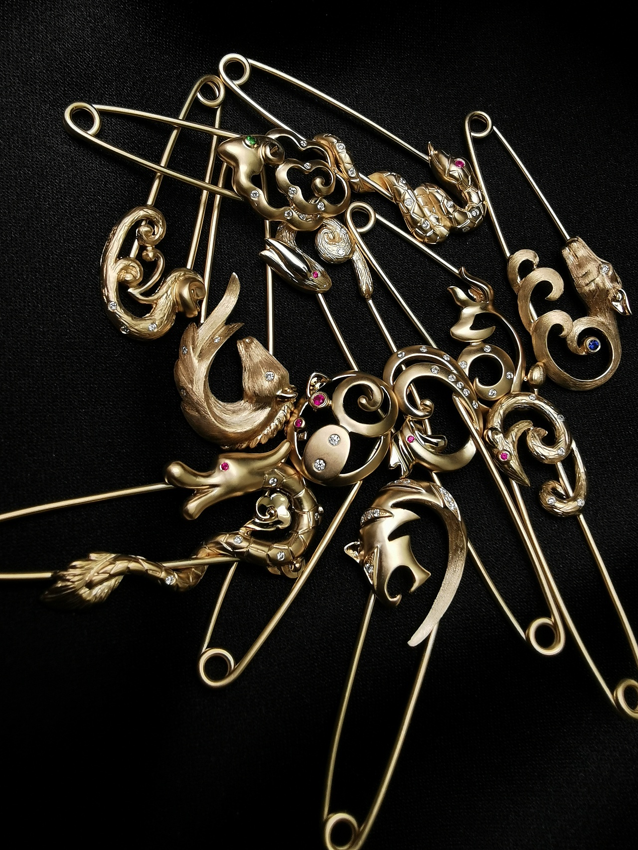 金灿灿的手工制作的黄金首饰