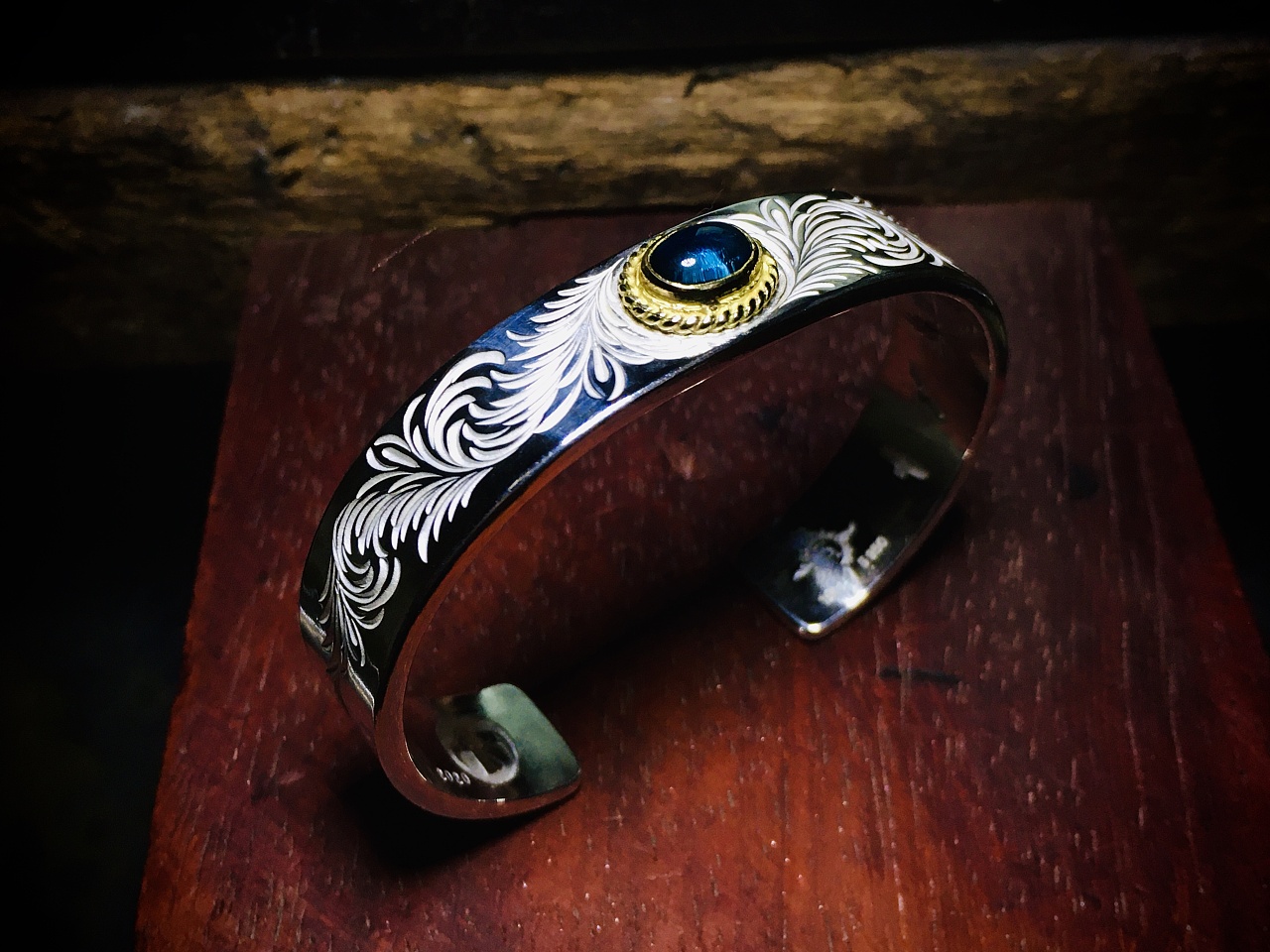 手工银饰制作唐草手镯