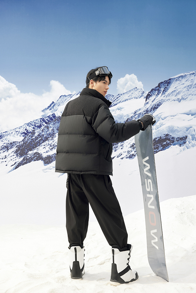 羽绒服拍摄|户外登山（图ZMzczMzkyMjA0） - 产品摄影 - 站酷设计师摄影师StellaTse原创素材 - 站酷ZCOOL