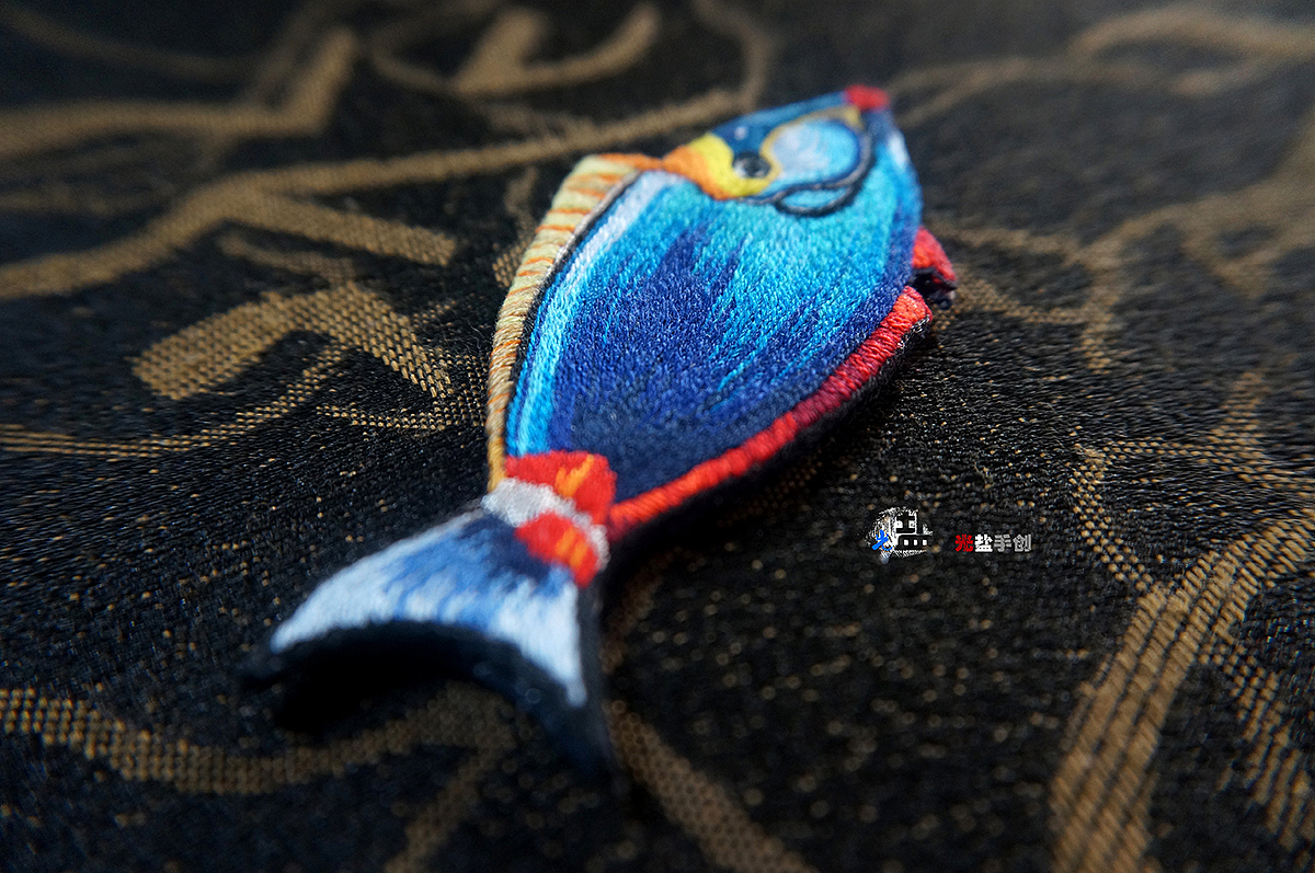 原创手工刺绣双面书签:鱼&骨