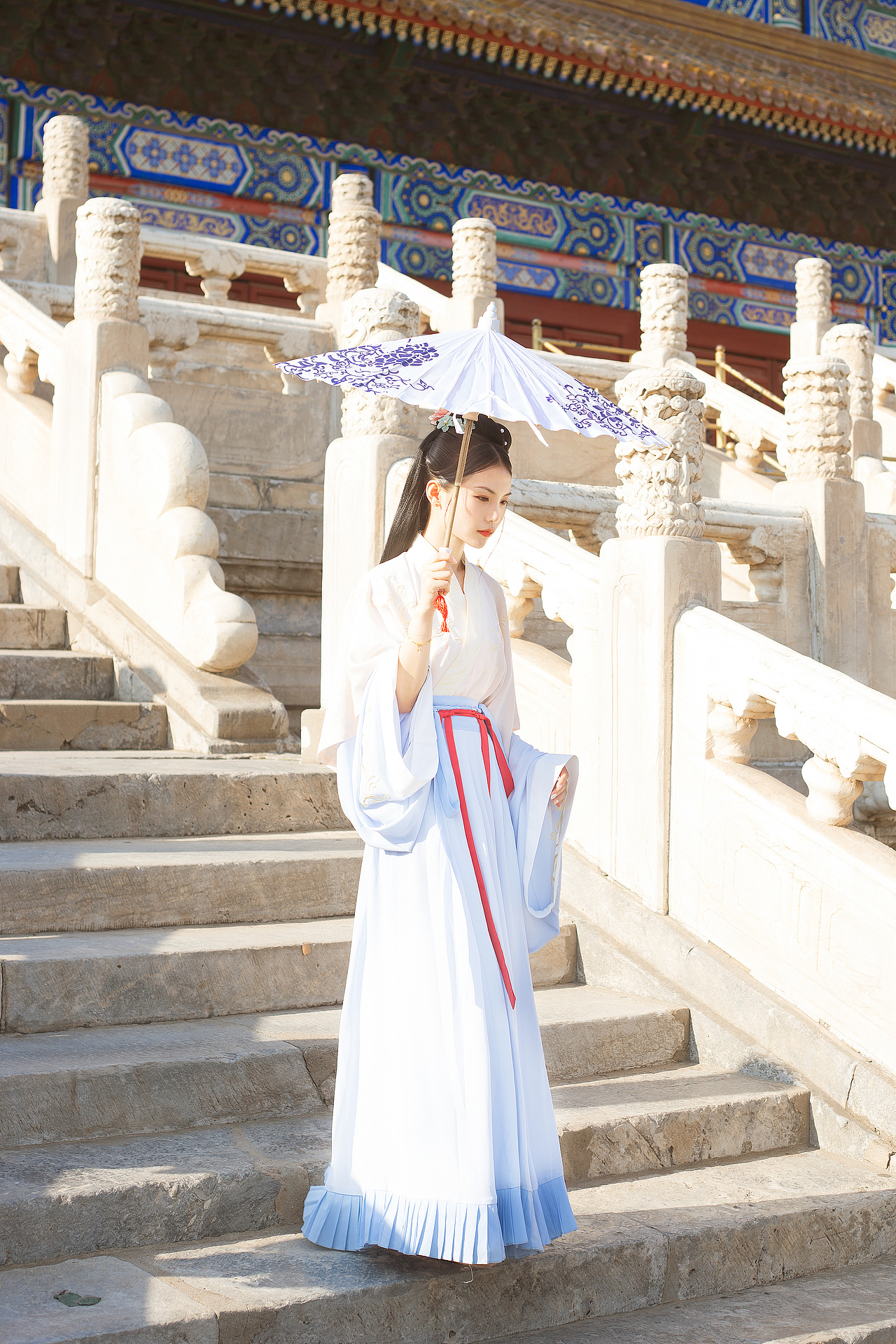 飘飖兮若流风之回雪