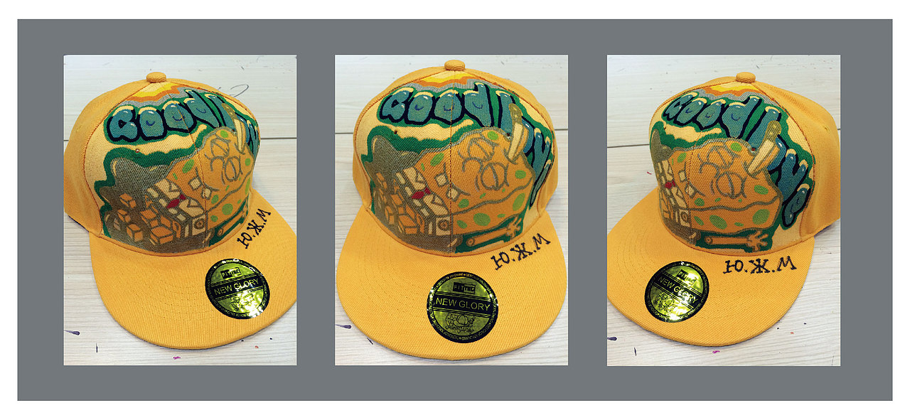 一些手绘涂鸦的鞋子和帽子