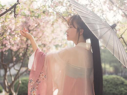 四月清和 闲花落地