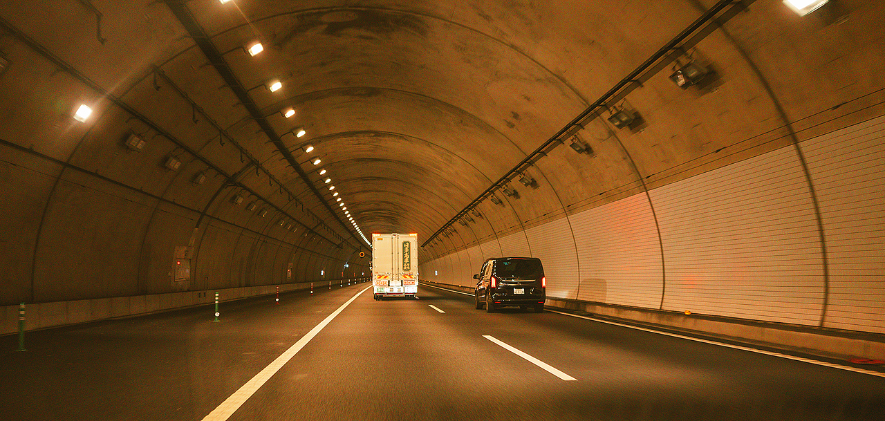 带着美好的愿景,犹如脱缰的野马一路驰骋。事实证明人算还是不如天算,Hamamatsu 浜松到Shizuoka 静岡那一段路也是灰蒙蒙的,心想着,也许这次也看不到了。
