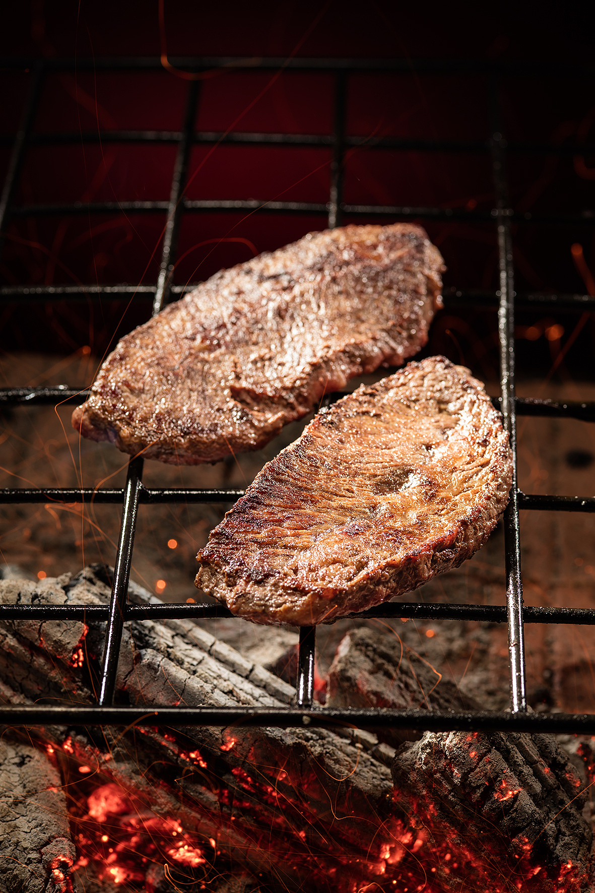 炭在烧 火在跳|烤肉的炭火质感