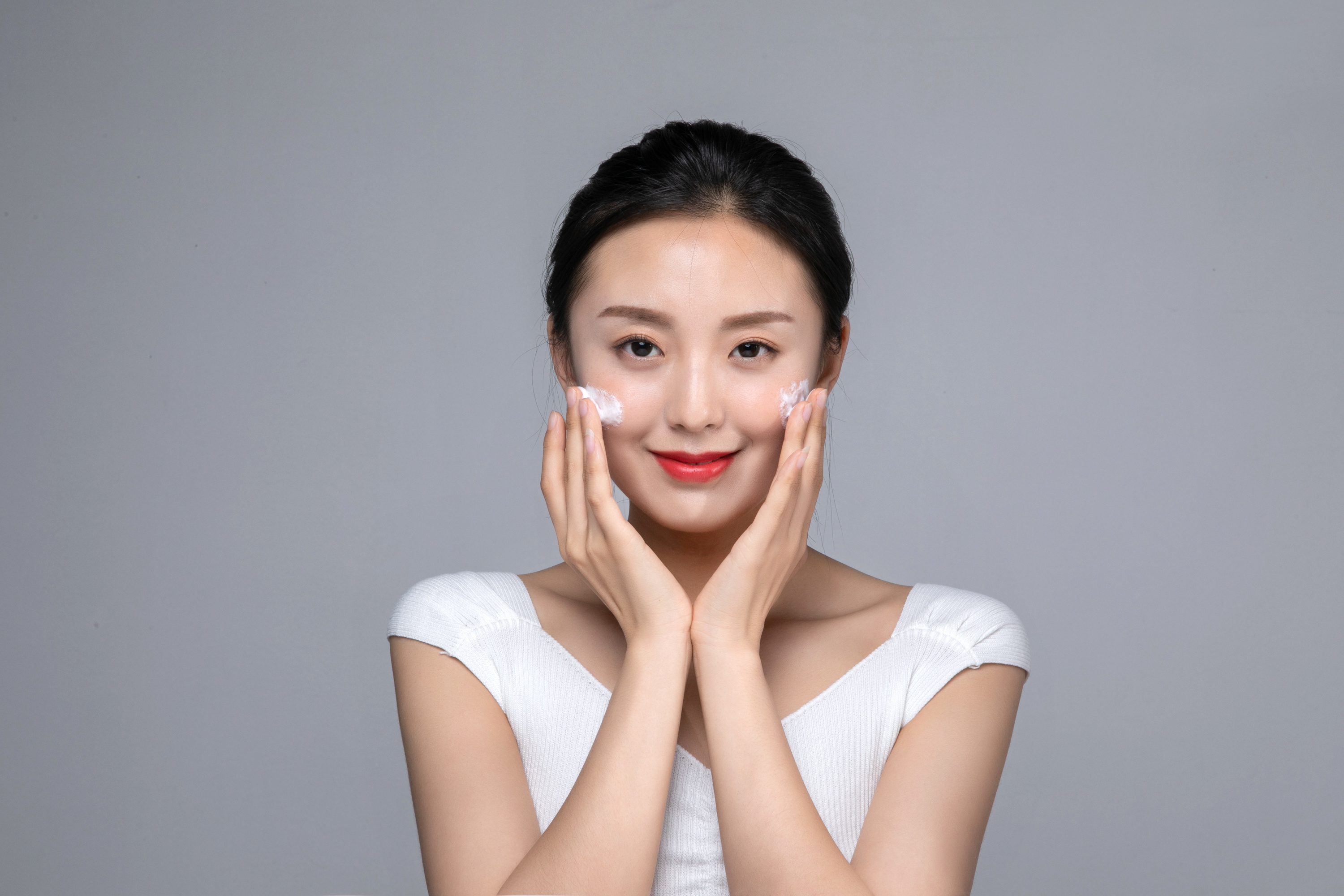 洗面奶模特拍摄