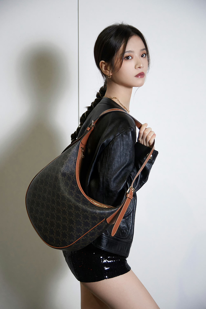 李庚希 釜山电影节（图ZMzUzNjMzMjc2） - 人像摄影 - 站酷设计师摄影师_易达原创素材 - 站酷ZCOOL