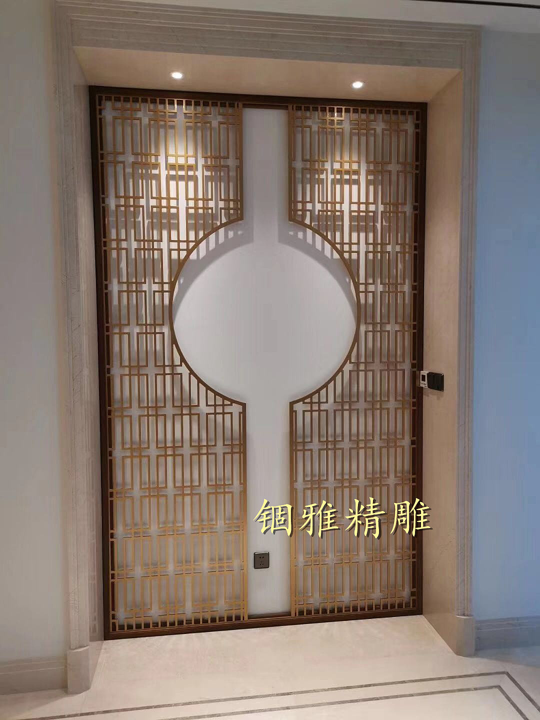 有艺术有品位的镜面钛金不锈钢激光镂空花格屏风