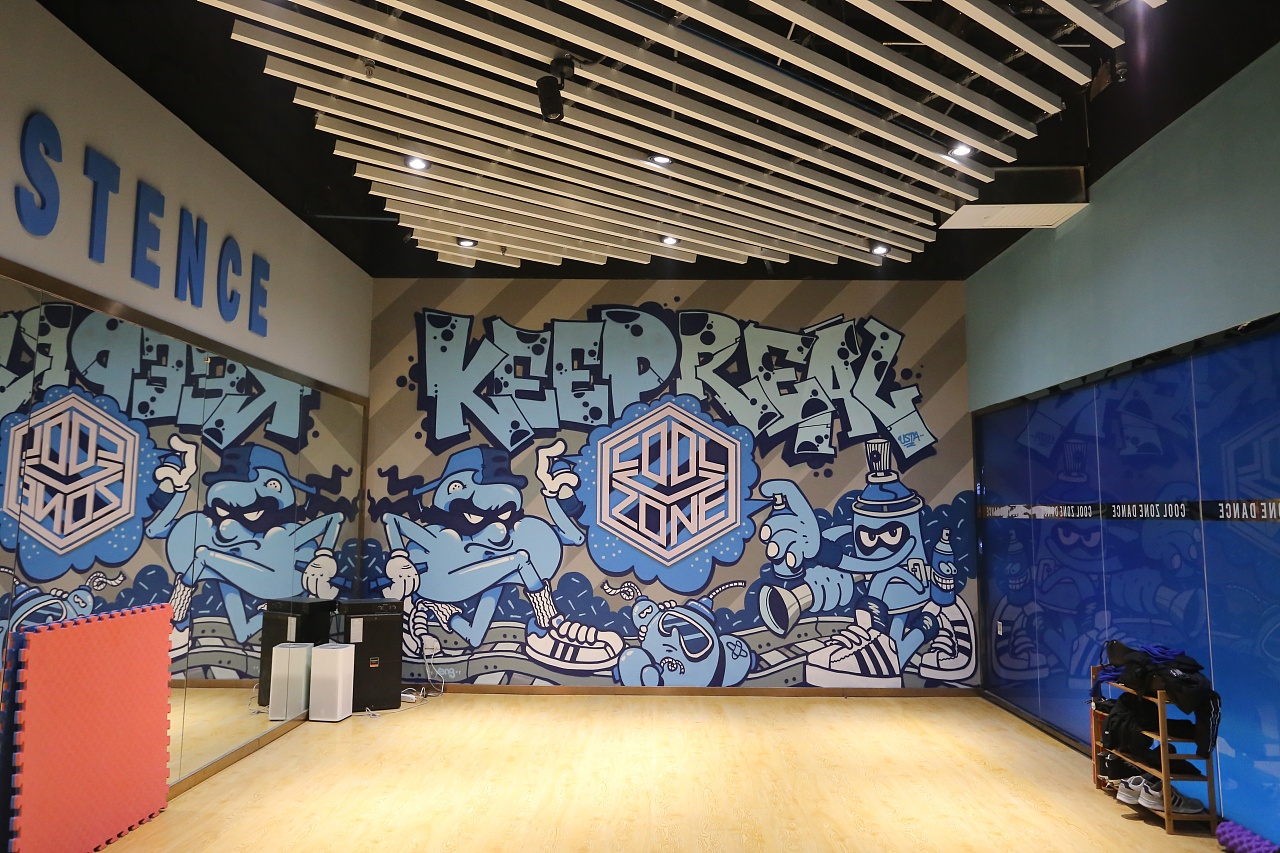 ofs cru运用纯正的hiphop元素将涂鸦作品带进街舞教室,让你感受最原汁
