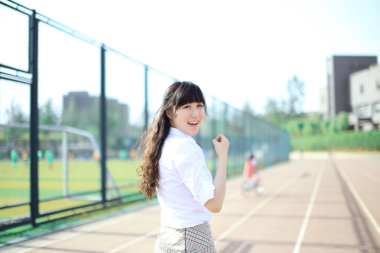 给夏天。