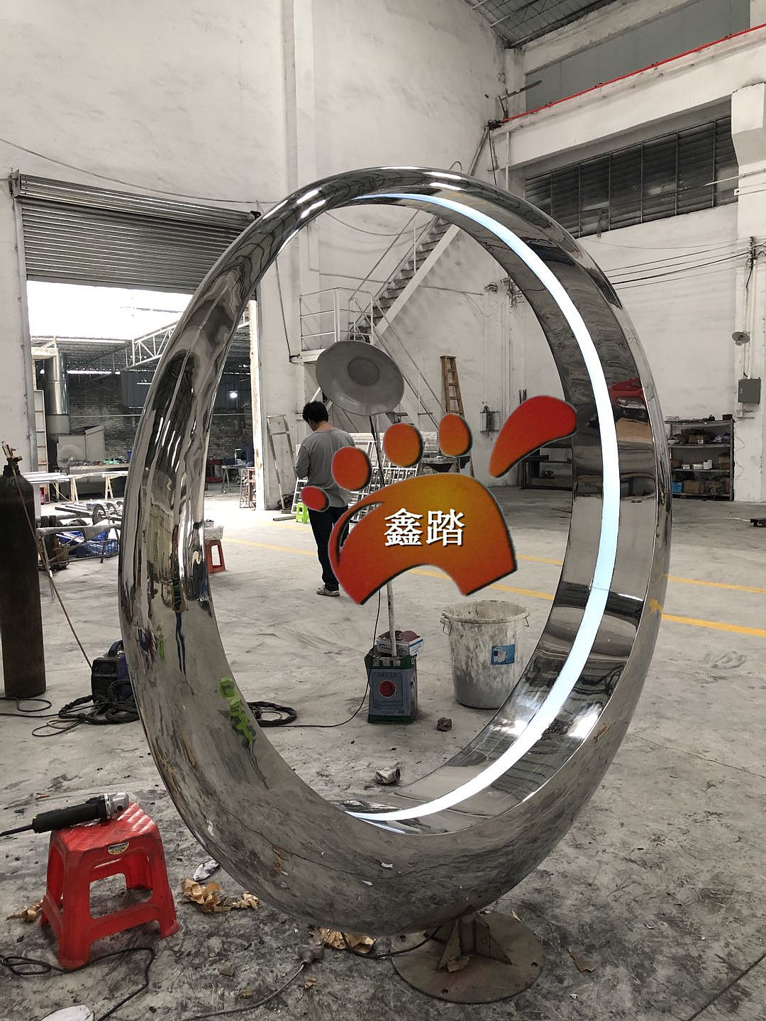 艺术不锈钢发光圆环雕塑城市景观圆圈雕塑的人文精髓