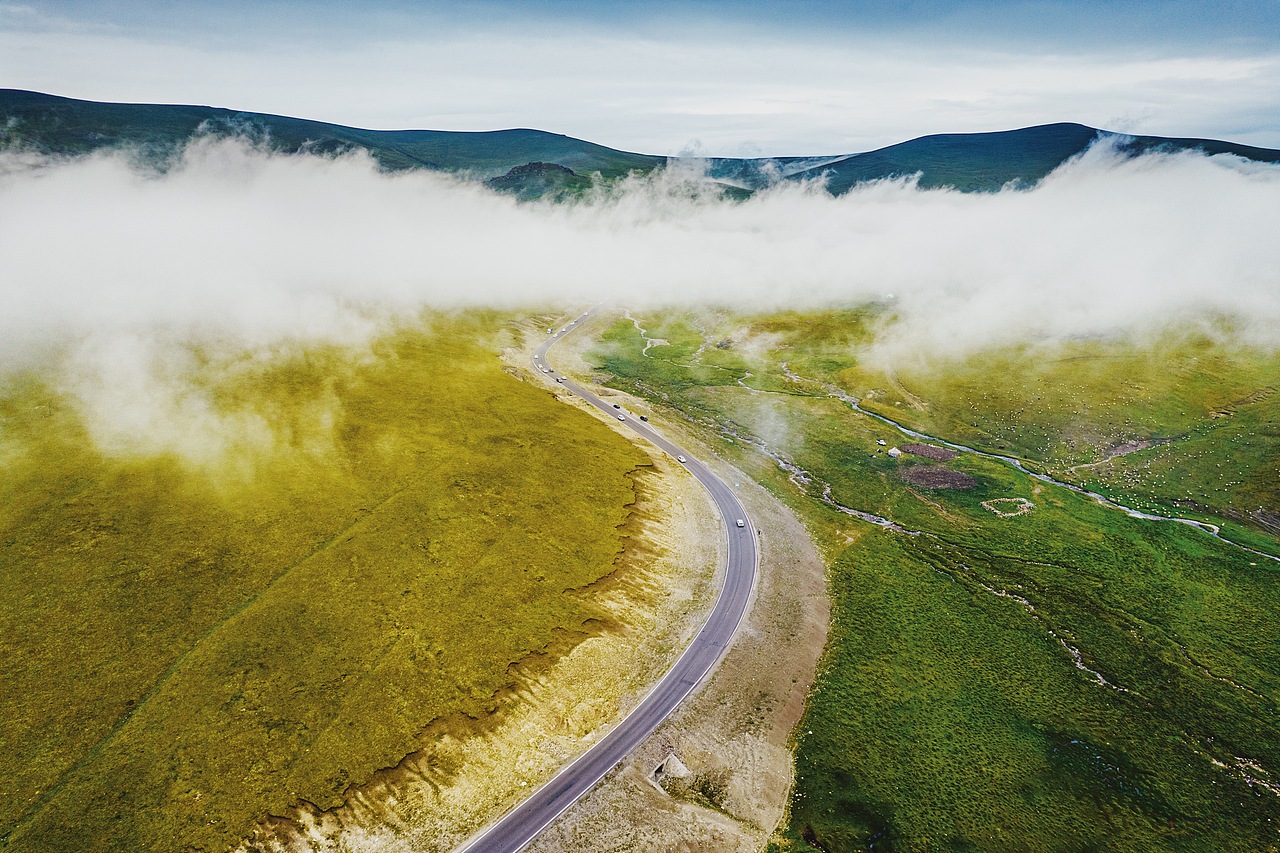 天马昭苏,仿佛进入美丽的二次元童话世界,
