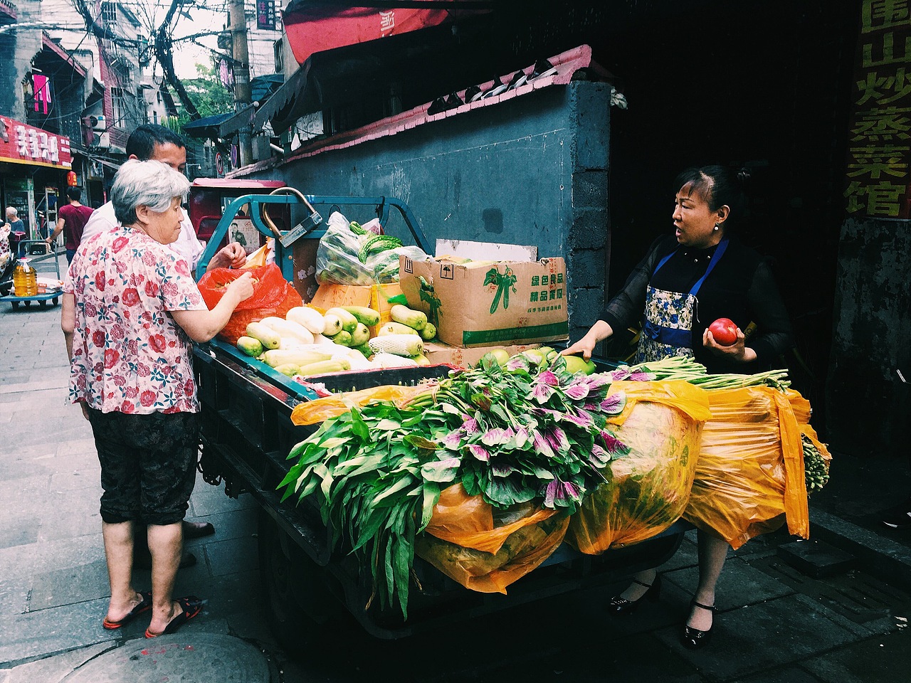 老板，便宜点嘛？
不能了不能了已经不赚钱了小本生意很难的～