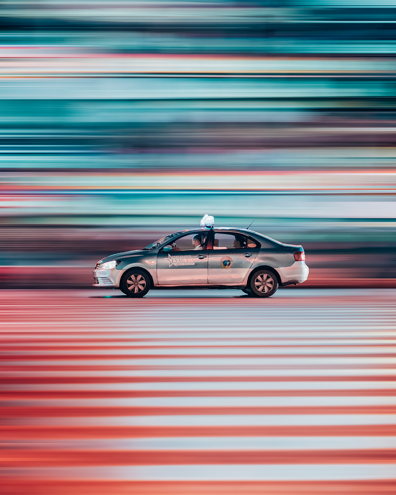 长沙街头,霓虹之夜。