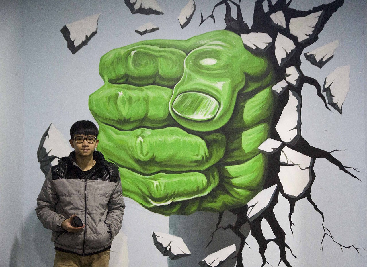 绿巨人-破墙而出