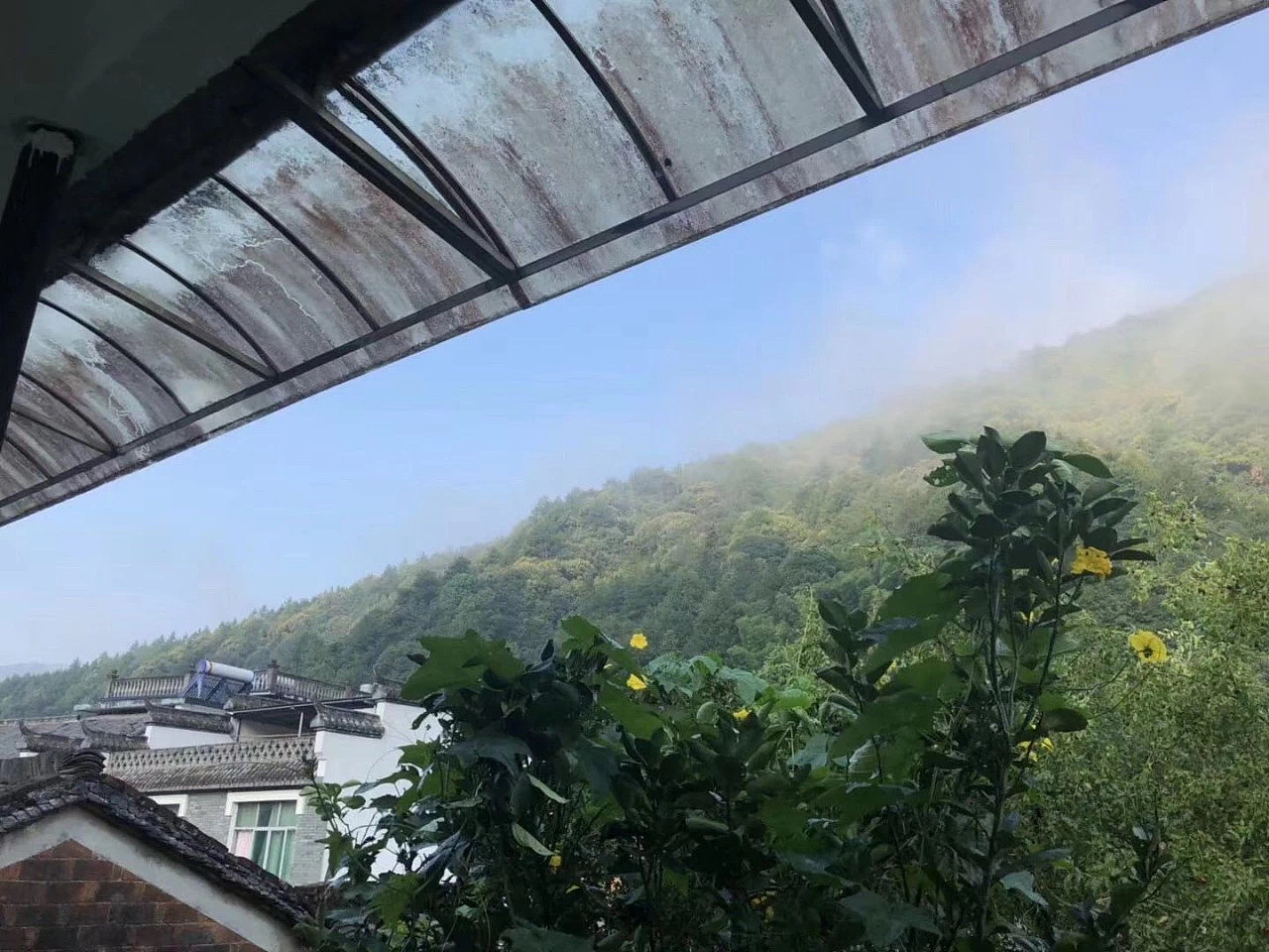 【艺术家联名款】游走在皮面的“三魂七魄”