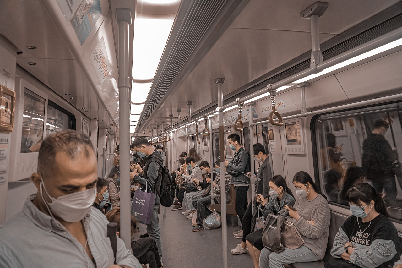 广州地铁报纸风格化调色|摄影|人文/纪实摄影|贫穷摄影师 - 原创作品