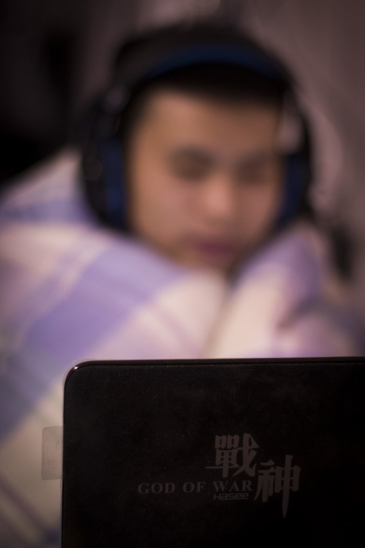 新手试拍~《宿舍的网瘾少年》