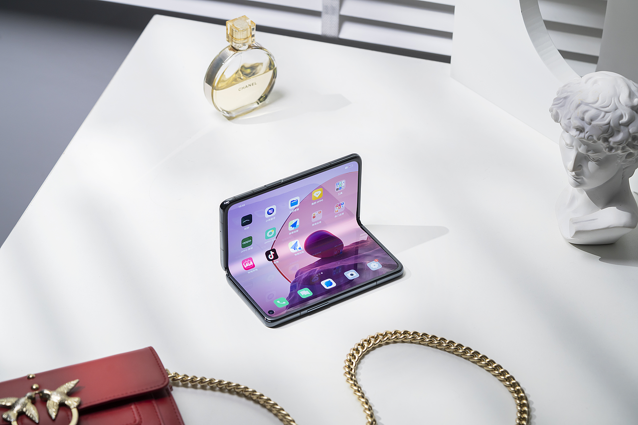 华为P50 Pocket & OPPO FIND N（图ZMjgzMzM0MjY4） - 产品摄影 - 站酷设计师X老师会拍照原创素材 - 站酷ZCOOL