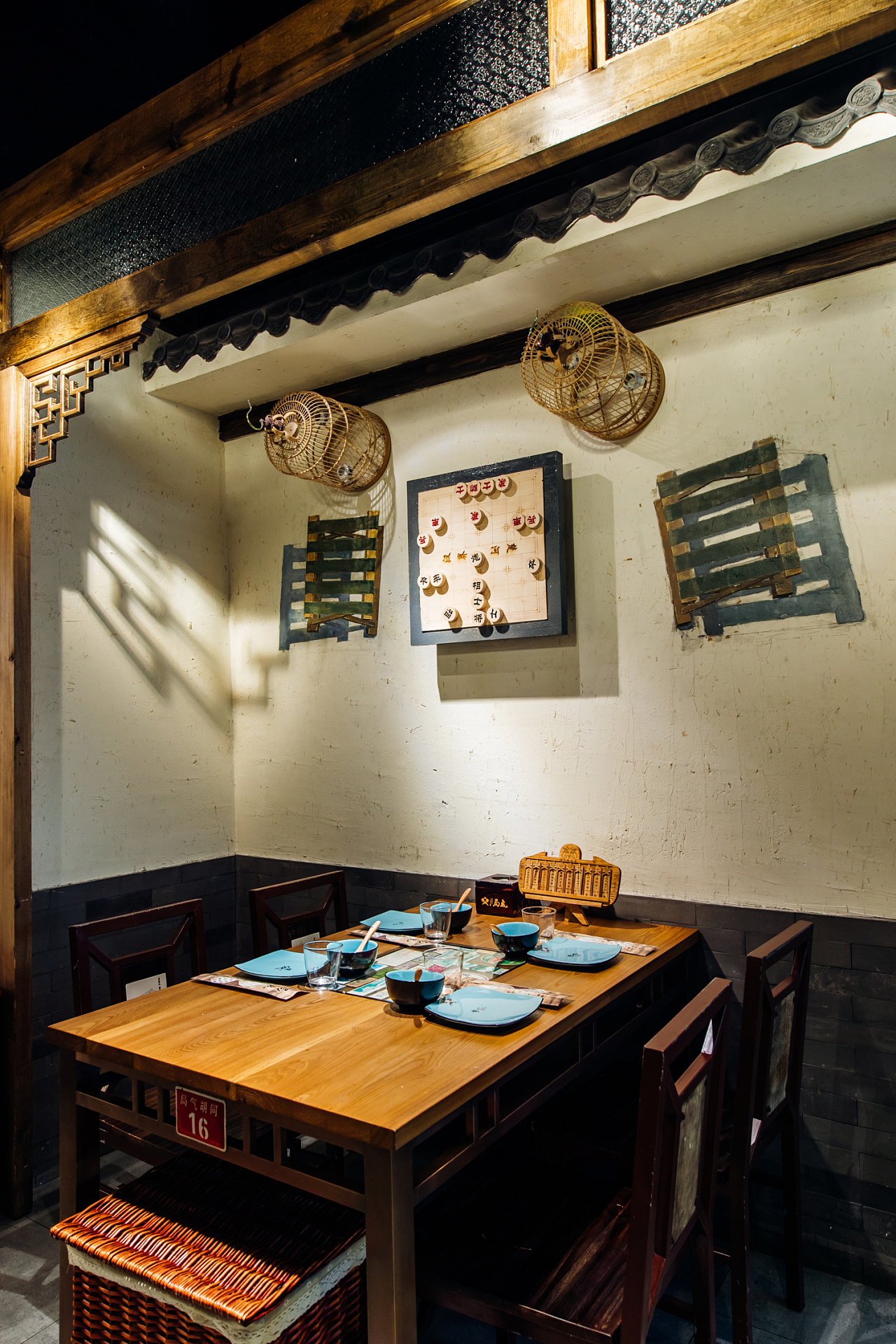 的解读: "老北京胡同的奇幻穿越"—局气文化ip 以下面的局气餐厅品牌