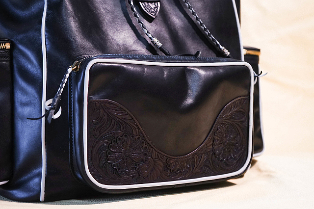 纯手工制作男士黑色双肩背包