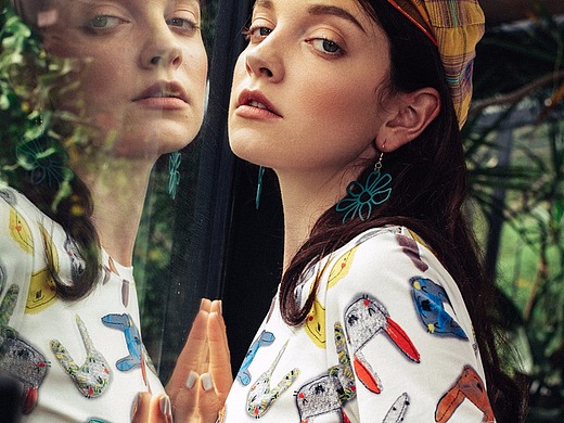 2020女装摄影作品&t恤衫外景创意拍摄大片